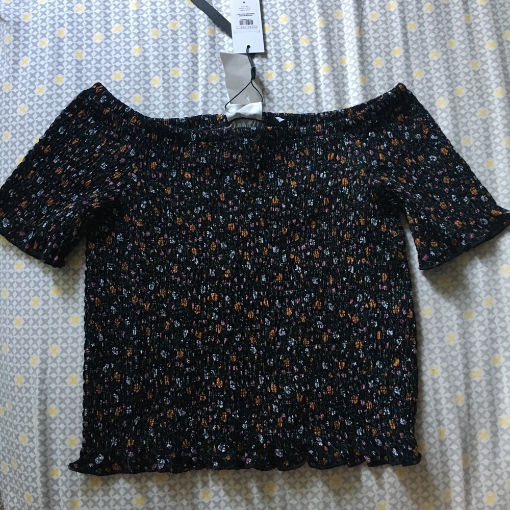 Ruched shortsleeved over the shoulder crop top